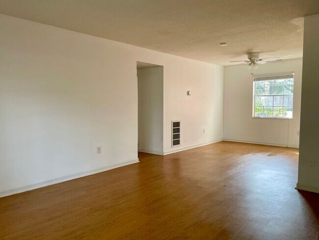 Building Photo - Available 7/1. 2 BR/2 BA in a FANTASTIC Lo...