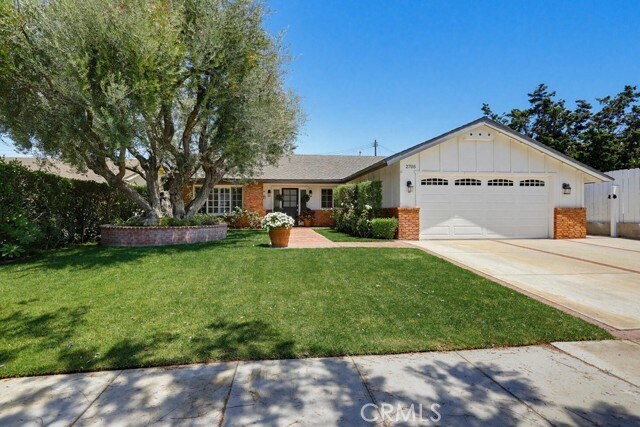 Building Photo - 2705 E Jacaranda Ave