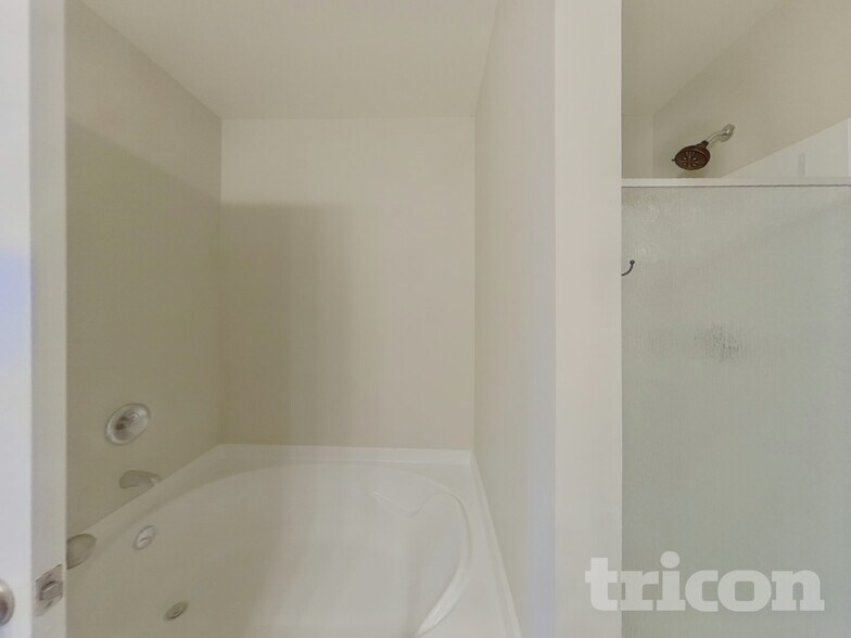 Building Photo - 228 Elmhaven Dr