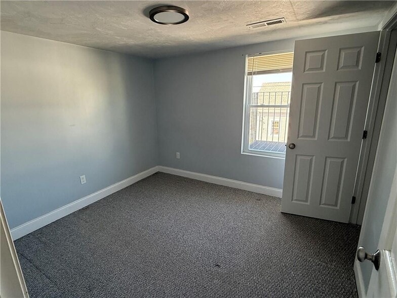 Building Photo - 251 High St