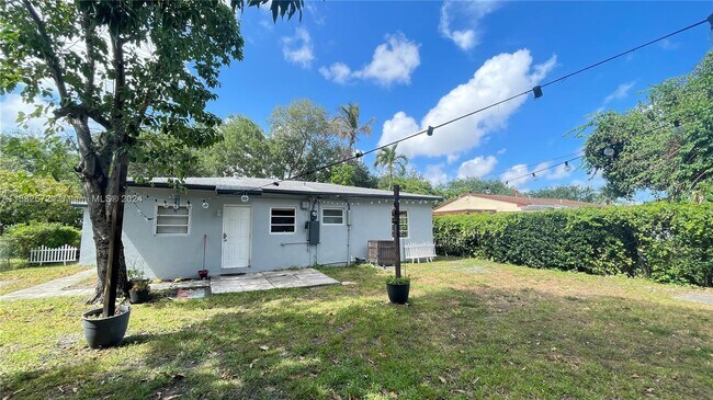 Building Photo - 46 NE 171st Ter