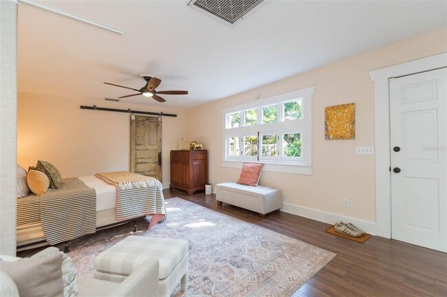 Building Photo - 917 E Broad St