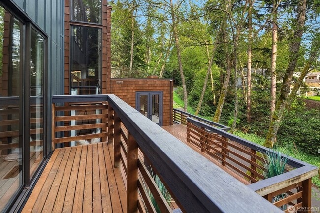 Building Photo - 3bd/2.25ba Edmonds House