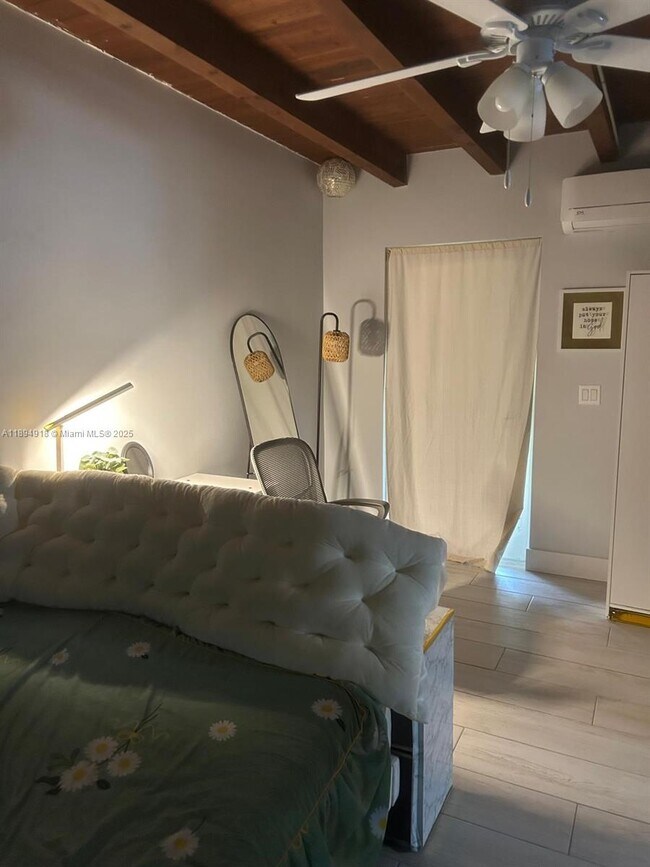 Building Photo - 6431 SW 64th Ct