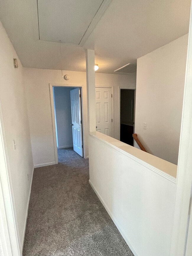 Building Photo - 3215 Lauderdale Ln