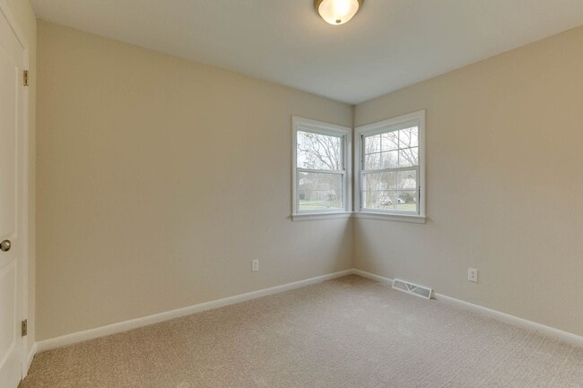 Building Photo - 213 Clemwood Pkwy