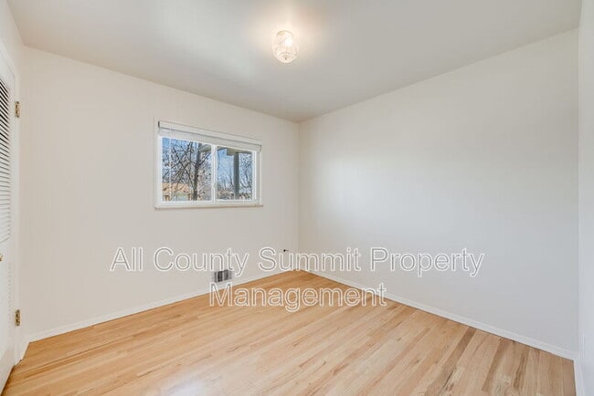 Building Photo - 2299 Zinnia Way