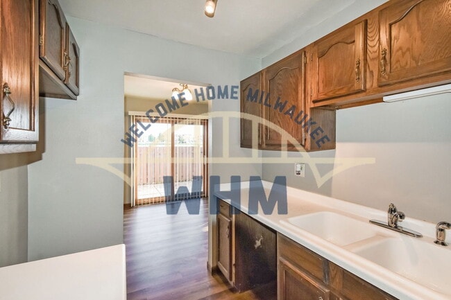 Building Photo - W170S7397 Parkland Dr