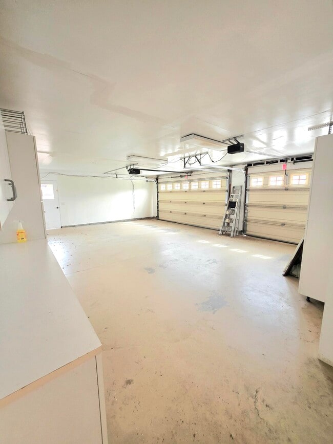 Building Photo - 40329 Sagewood Dr