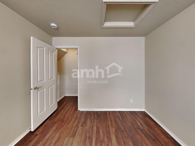 Building Photo - 4445 S Wakeport Bay