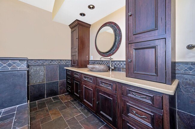 Building Photo - WELLER ESTATES