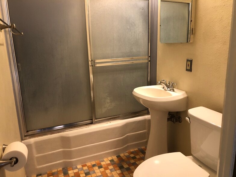 Building Photo - 1010 NW Fisk St