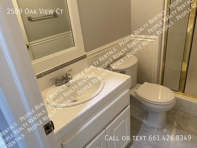 Building Photo - 2509 Oak View Ct