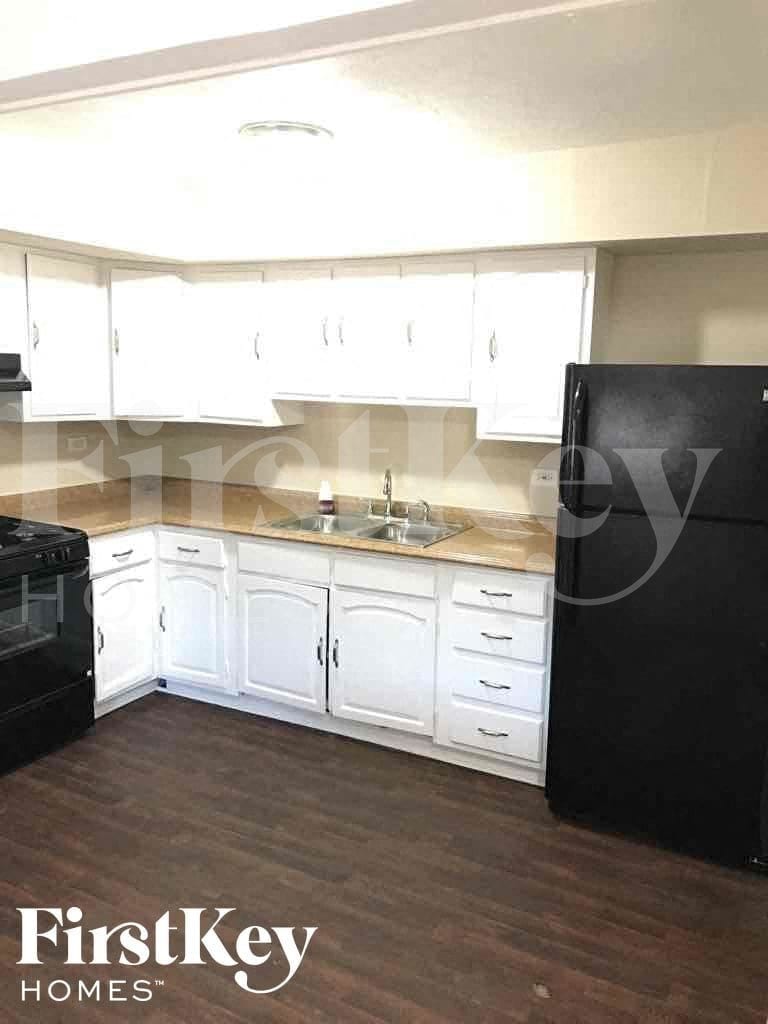 Building Photo - 26646 Elmwood Ave