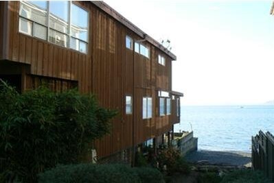 Building Photo - 4001 Beach Dr SW