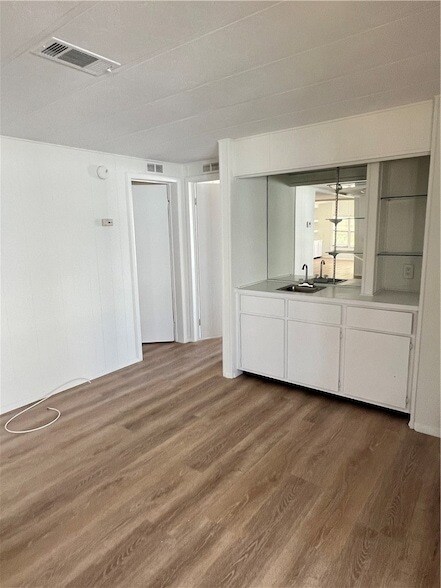 Building Photo - 812 Oleander Cir