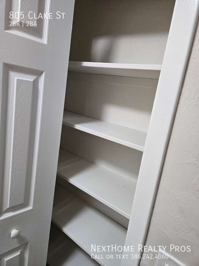 Building Photo - 805 Clake St