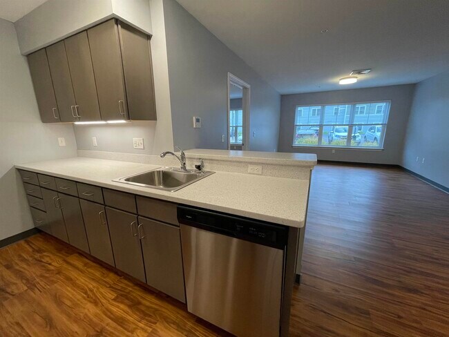 Building Photo - 15 E Ridge Dr