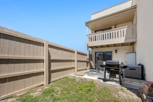 Building Photo - 17462 Front Beach Rd