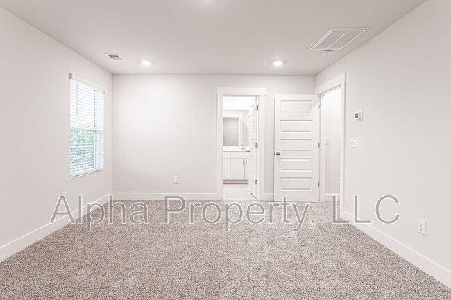 Building Photo - 206 Round Back Wy