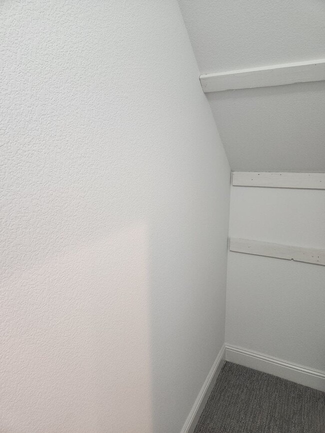 Building Photo - Great Santa Rosa Neighborhood 3 Bedroom, 2.5 Bathrooms