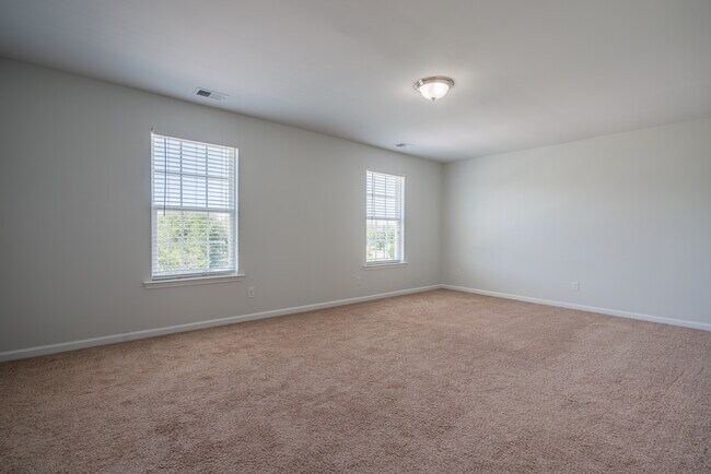 Building Photo - 135 Davila St