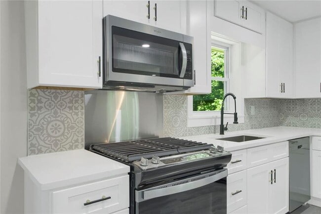 Building Photo - 2926 Monterey Dr