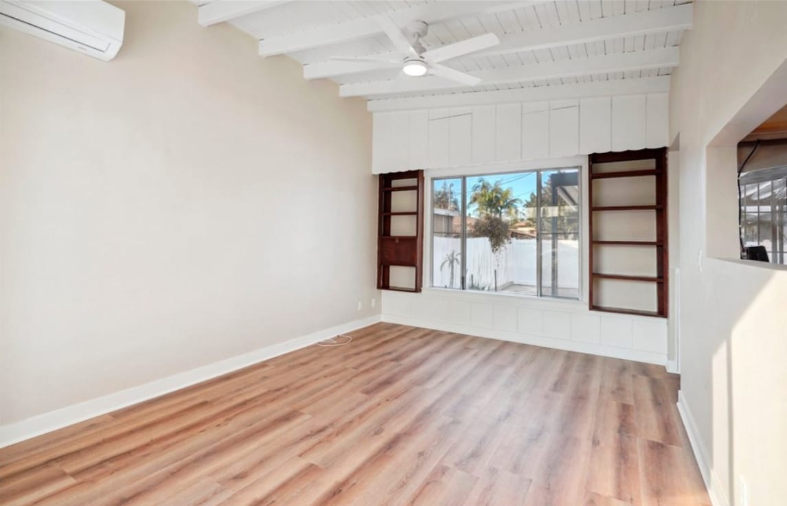 Building Photo - 313 E Silva St