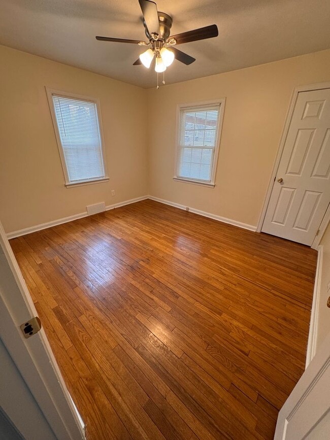 Building Photo - 213 Parkgate Ave