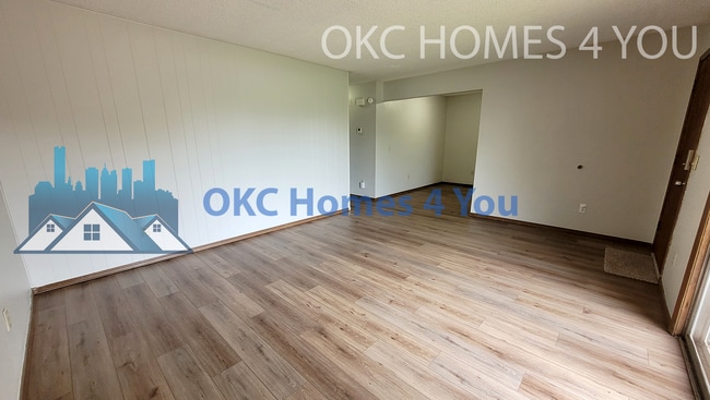 Building Photo - 2 Bed Near NW Expressway & Rockwell