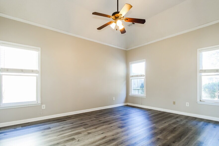 Building Photo - 8994 Raspberry Ln