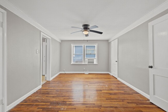 Building Photo - 4020 Avenue O 1/2