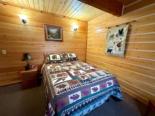 Building Photo - COZY STERLING CABIN!