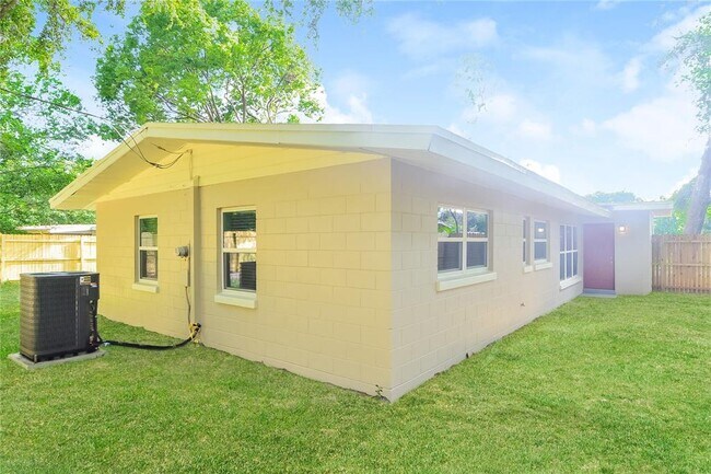 Building Photo - 3307 S Park Ave