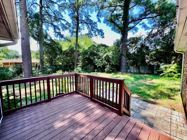 Building Photo - Brick ranch on half acre lot in Virginia Beach