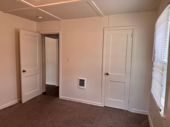 Building Photo - 2 BED, 1 BATH HOME LOCATED IN GREENSBORO