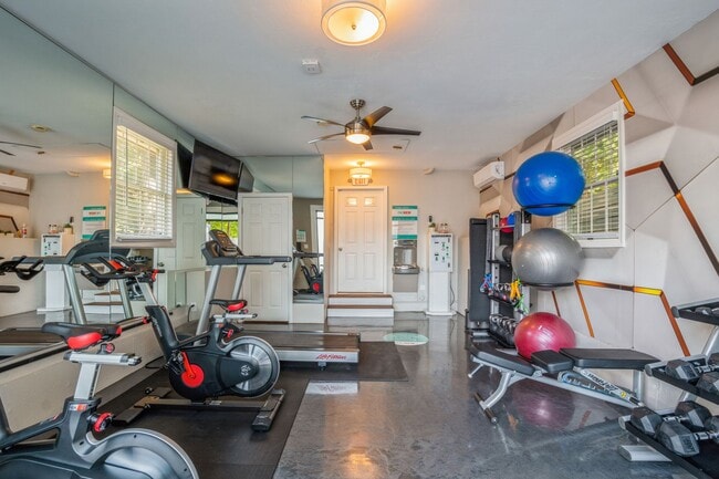 Building Photo - 12 Brookside Ave