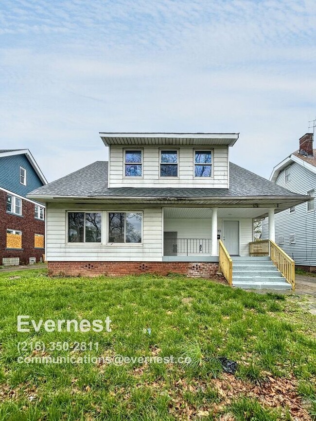 Primary Photo - Charming 3-Bedroom Lower Duplex with Firep...