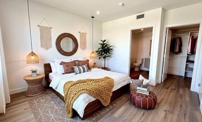 Building Photo - Luxury NoHo Brand New Units!