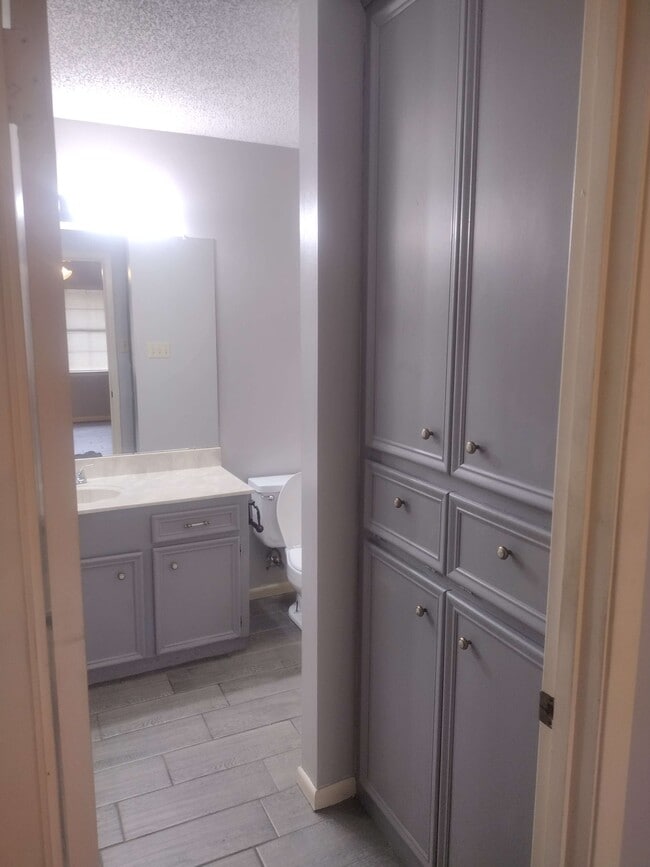 Building Photo - 529 Broad St