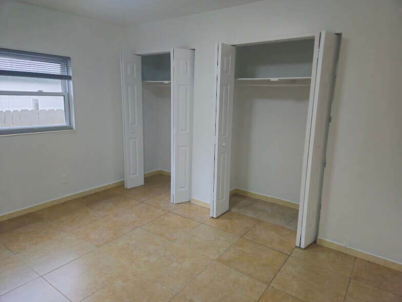 Building Photo - 1109 E Okaloosa Ave