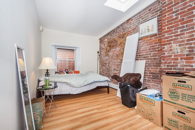 Building Photo - 29 St Mary's St