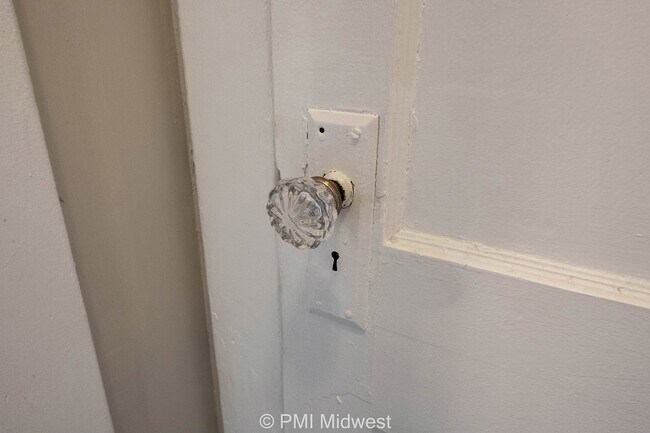 Building Photo - Cozy 1-Bedroom Gem in Indianapolis with Spacious Living – 750 Sq Ft!