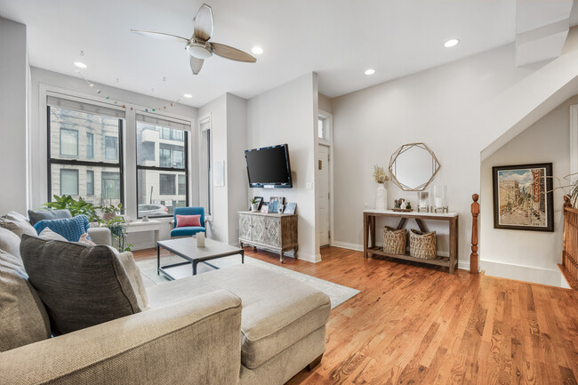 Building Photo - 1111 N Mozart St