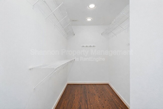 Building Photo - 906 Andrews St