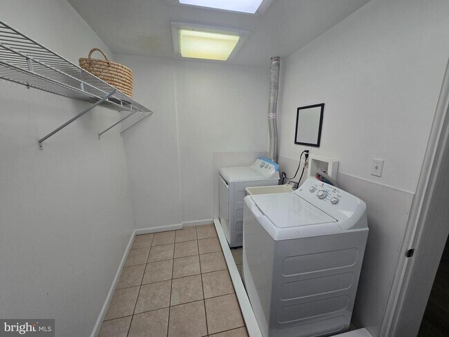 Building Photo - 506 Bainbridge St