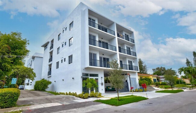 Building Photo - 2010 SW 25th Ter