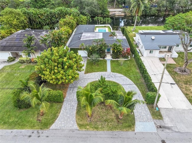 Building Photo - 13801 S Biscayne River Dr