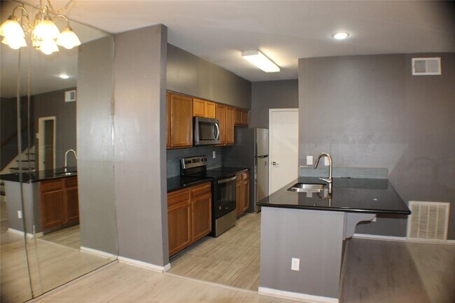 Building Photo - 7342 Regency Square Ct