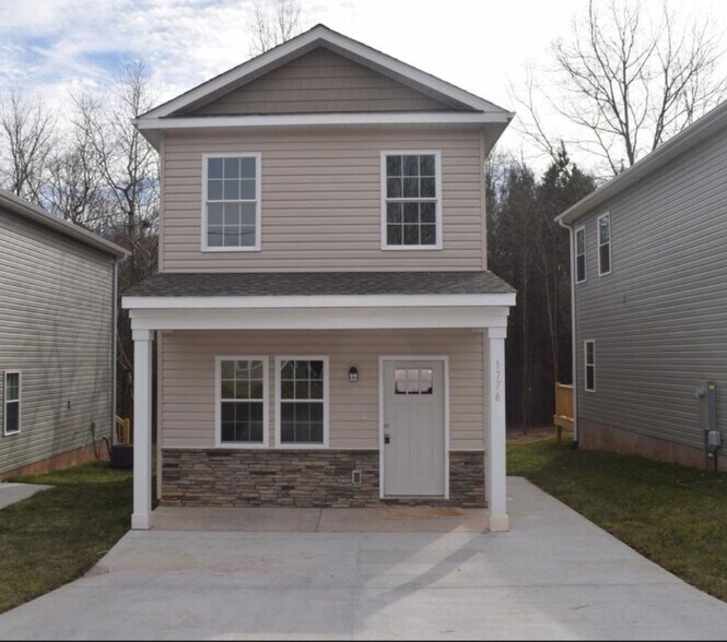 Primary Photo - 1776 17th Ave NE